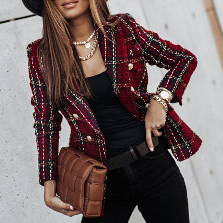 Blazer donna elegante in tweed, con raffinati bottoni gioiello. Capospalla versatile per stile femminile e ufficio.