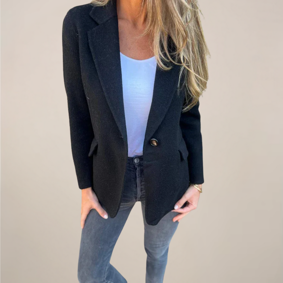 Giacca donna monopetto sartoriale con revers, ideale per un look professionale o casual chic, moda femminile.