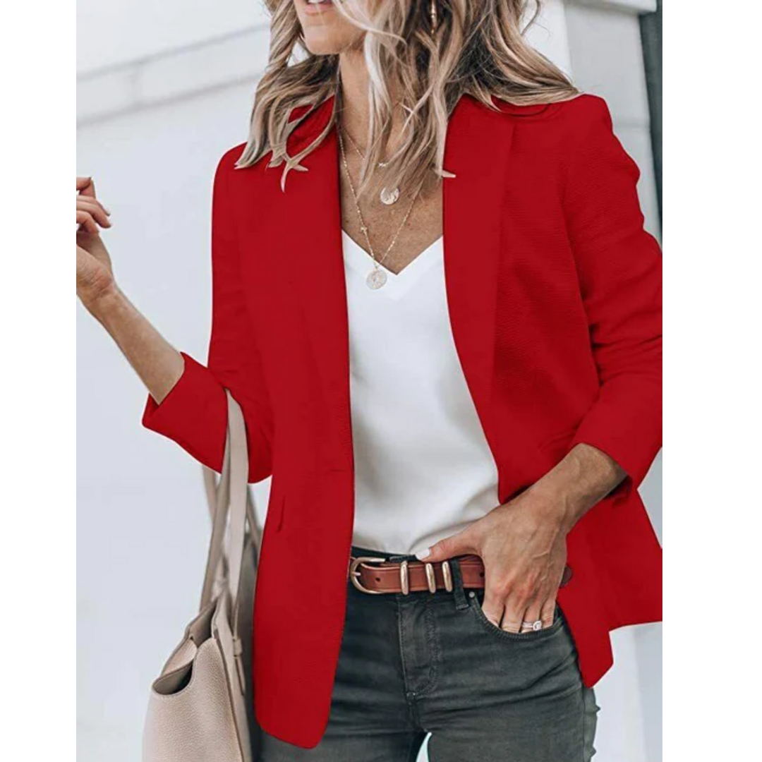 Blazer femminile con revers classici, taglio aperto, capo essenziale per un guardaroba elegante e versatile.
