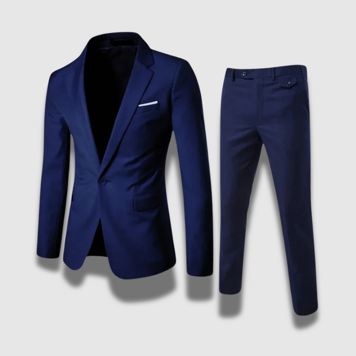 Completo uomo blu elegante, moderno e sartoriale. Ideale per look ufficio, cerimonia e moda maschile.