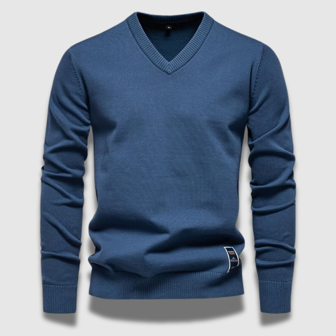 Pullover uomo a V blu navy, morbido e caldo. Un capo versatile per la moda maschile autunno inverno.