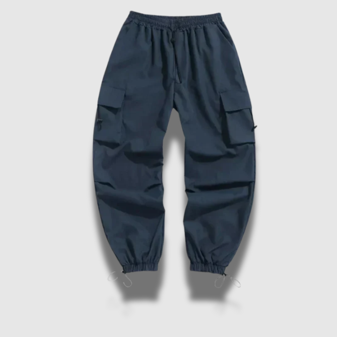 Comodi pantaloni cargo da uomo con taglio rilassato, resistenti all'usura. Versatili per abbigliamento casual quotidiano.