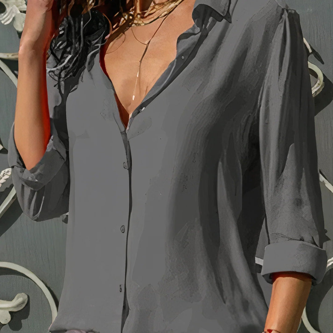 Blusa donna con colletto classico e maniche arrotolabili, perfetta per un outfit primaverile/estivo.