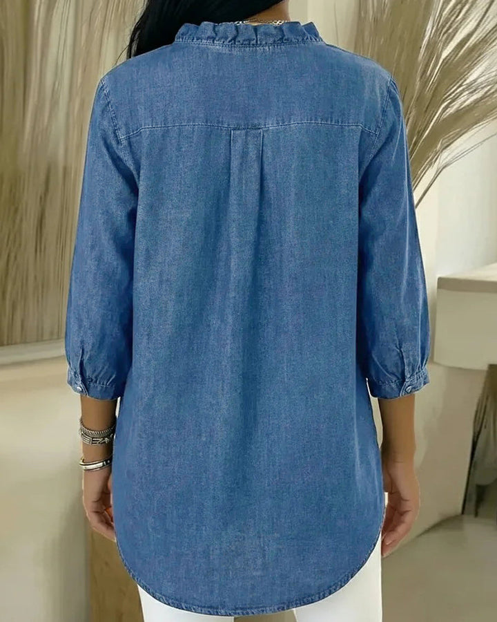 Blusa donna con dettagli volant frontali e scollo a V, un top elegante e versatile per ogni occasione.