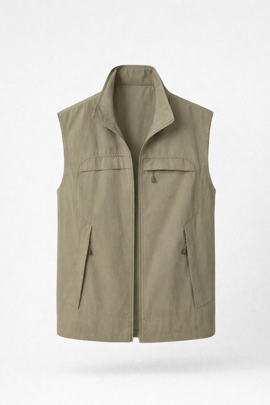 Gilet uomo leggero con collo alto, perfetto per uno stile casual di mezza stagione. Capo versatile.