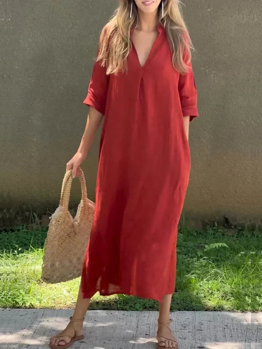 Primo piano dell'abito donna casual morbido, con la texture fluida e le comode maniche corte.