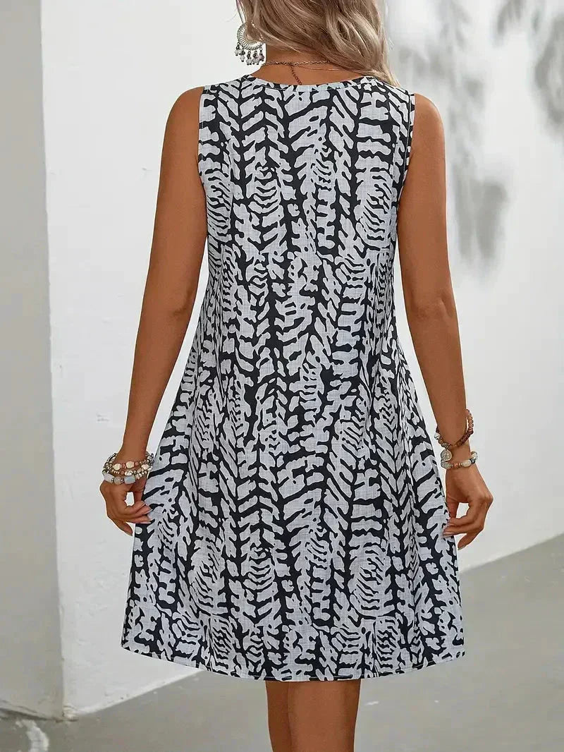 Abito midi estivo donna in taglie grandi, con stampa astratta, per comfort e stile.