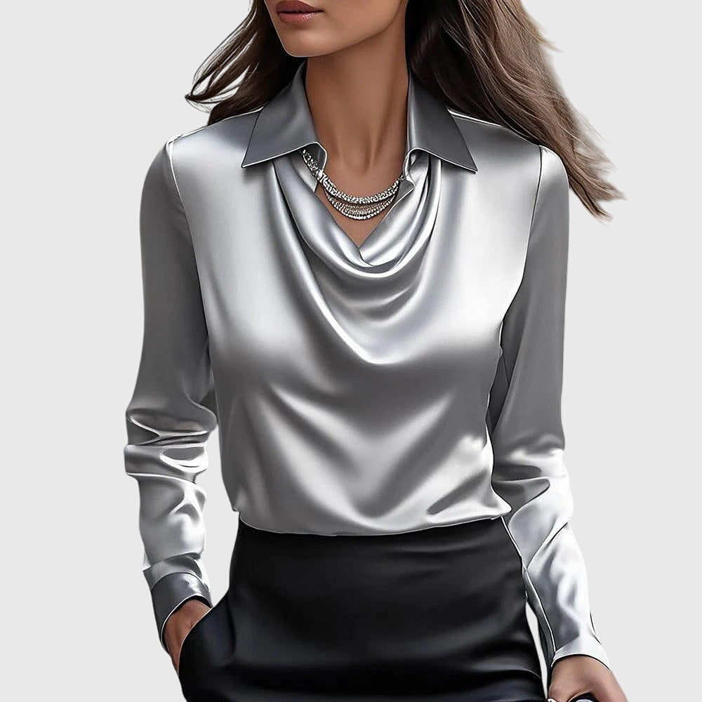 Top donna satinato, scollo drappeggiato, maniche lunghe. Ideale per abbigliamento serale o eventi speciali.
