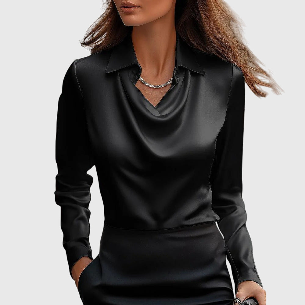 Blusa elegante da donna in raso, con drappeggio sullo scollo e maniche lunghe. Stile moderno e raffinato.