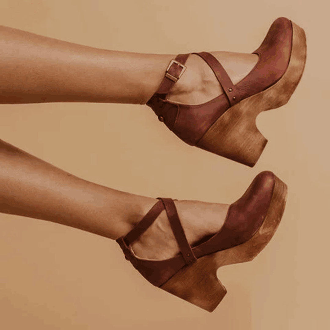 Sandali da donna con zeppa alta comodi, ideali per lunghe passeggiate estive. Scarpe estive eleganti e leggere.