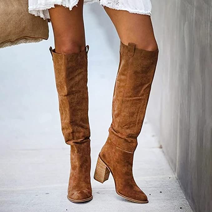 Calzature donna: stivali invernali alti, eleganti e comodi, disponibili per la moda attuale.
