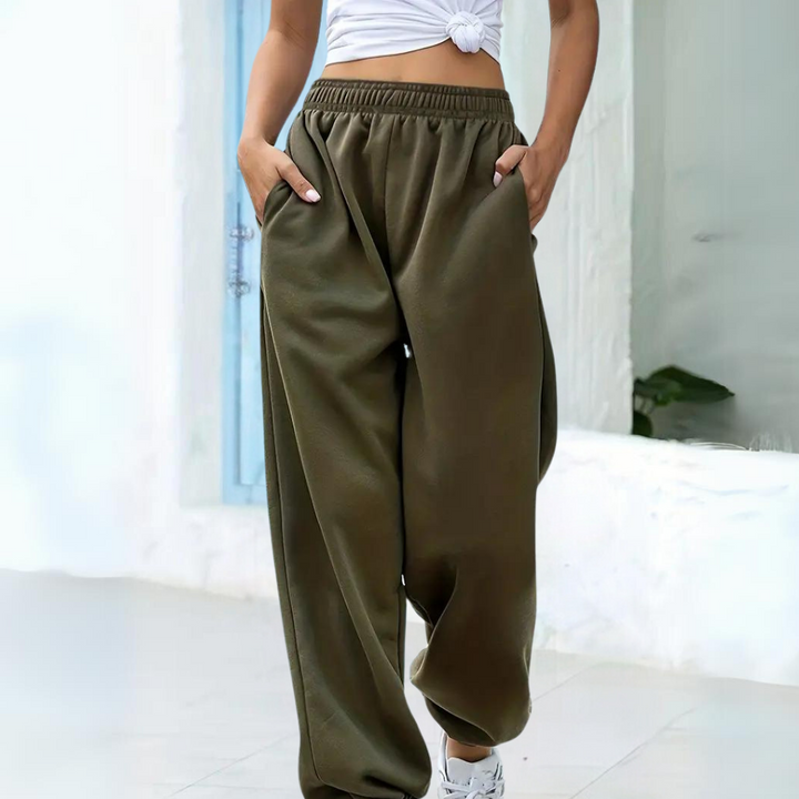 Versatili joggers donna a vita alta e taglio largo, ideali per comfort, moda e tempo libero.
