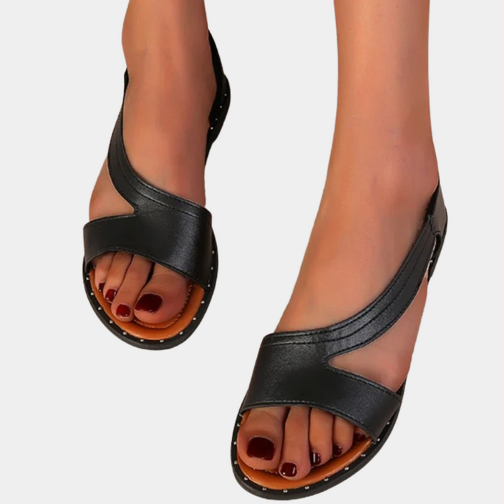 Sandali donna ortopedici con supporto plantare. Design scandinavo minimalista per benessere e stile estivo.