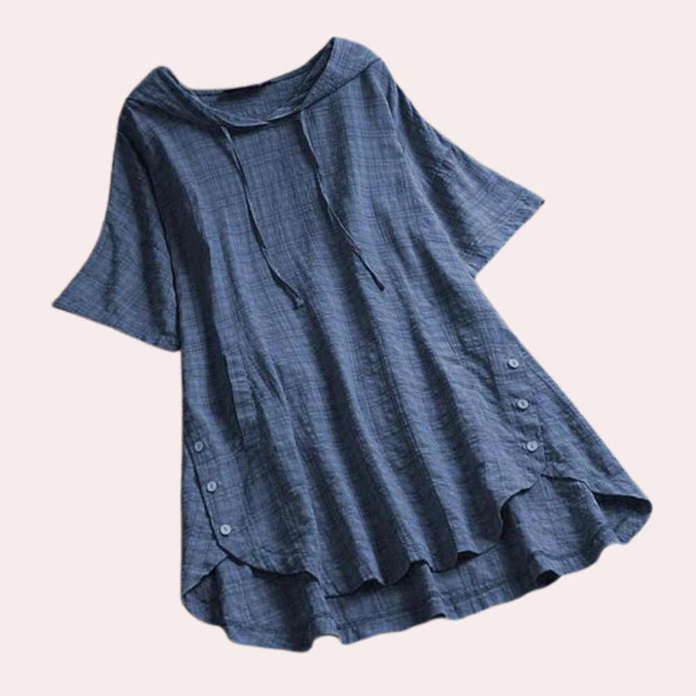 Modello di tunica donna larga e fluida con maniche corte, versatile per un look estivo elegante o casual.