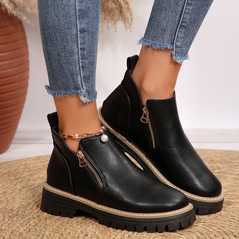 Scarpe donna nere platform, stivaletti eleganti con zip, ideali per calzature comode e un look moderno.