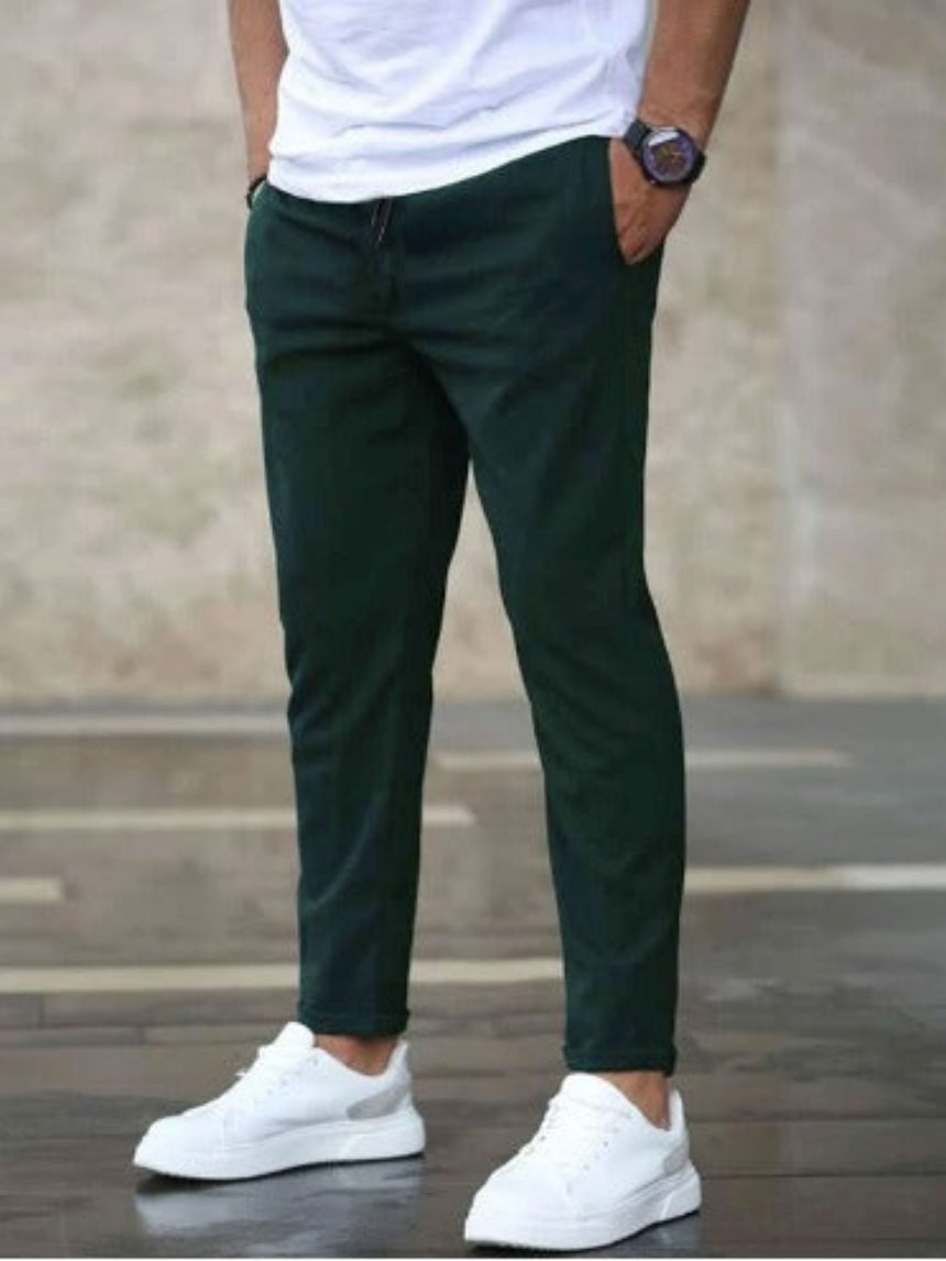 Pantaloni casual uomo, perfetti per look sia eleganti che rilassati, elasticizzati e alla moda.
