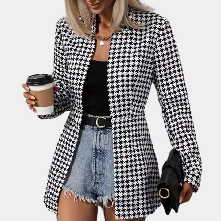 Blazer donna elegante, capospalla perfetto per moda femminile, ideale per ufficio o outfit casual chic.