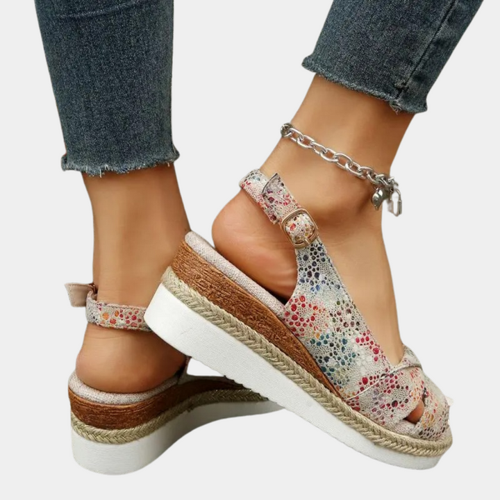 Ballerine donna beige comode, traspiranti e piatte. Perfette per un look elegante e casual quotidiano.