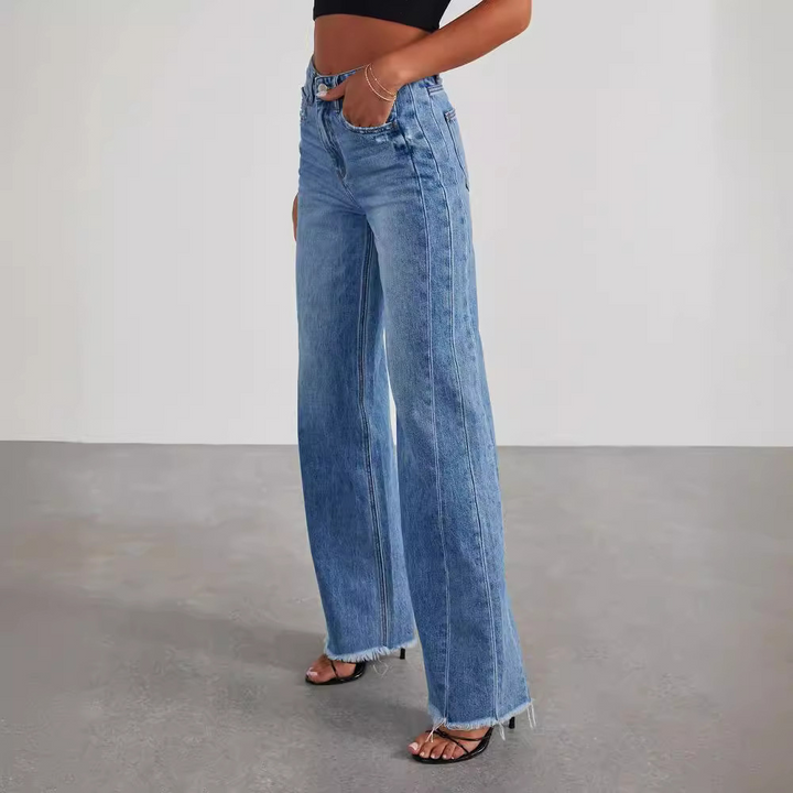 Jeans donna blu scuro a vita alta, casual ed eleganti, ideali per outfit versatili e di tendenza in denim.
