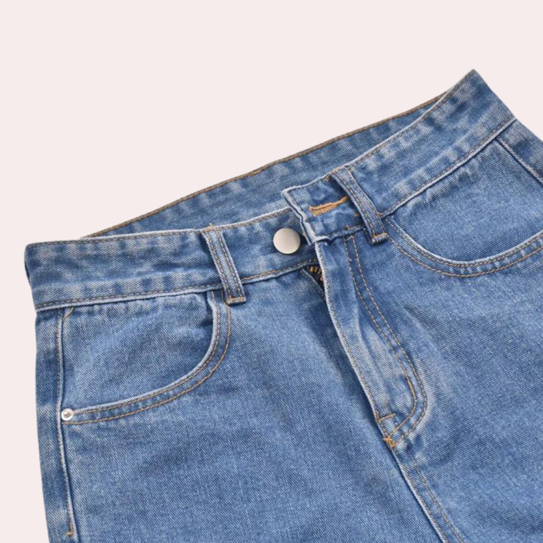 Pantaloncini shorts blu a vita alta da donna, perfetti per moda estiva casual e confortevole.