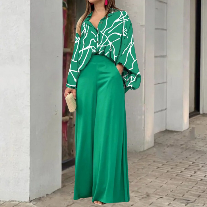 Abbigliamento comodo donna: completo 2 pezzi elegante con camicia a fantasia e pantaloni ampi. Stile versatile.
