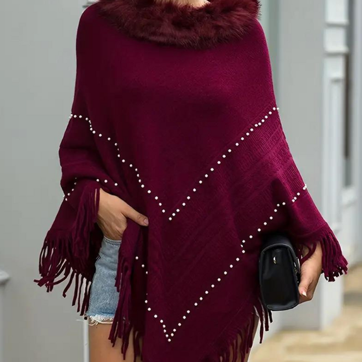 Morbido poncho donna rosso, ideale per un look casual o elegante. Stile versatile e confortevole.