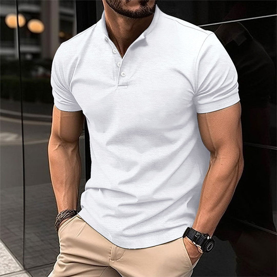 Polo uomo estiva a maniche corte, tessuto fresco e traspirante, ideale per il tempo libero e look casual.