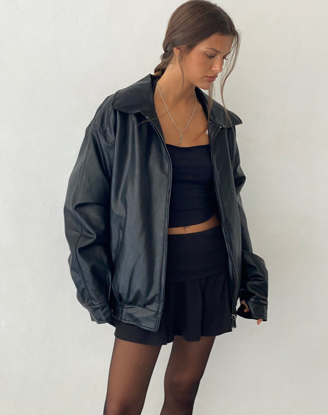 Giacca donna oversize boxy grigia con zip e rever. Stile moderno e versatile, ideale per l'inverno casual.