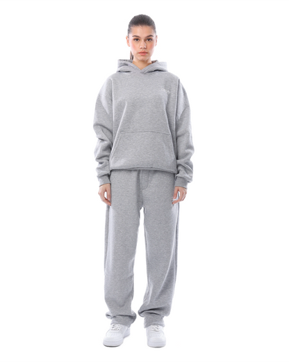 Completo tuta unisex con felpa con cappuccio e pantaloni abbinati, ideale per comfort casual autunnale.