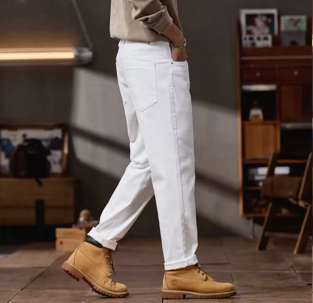 Moda uomo: pantaloni chino a gamba stretta, vestibilità slim, ideali per stile casual o da ufficio.