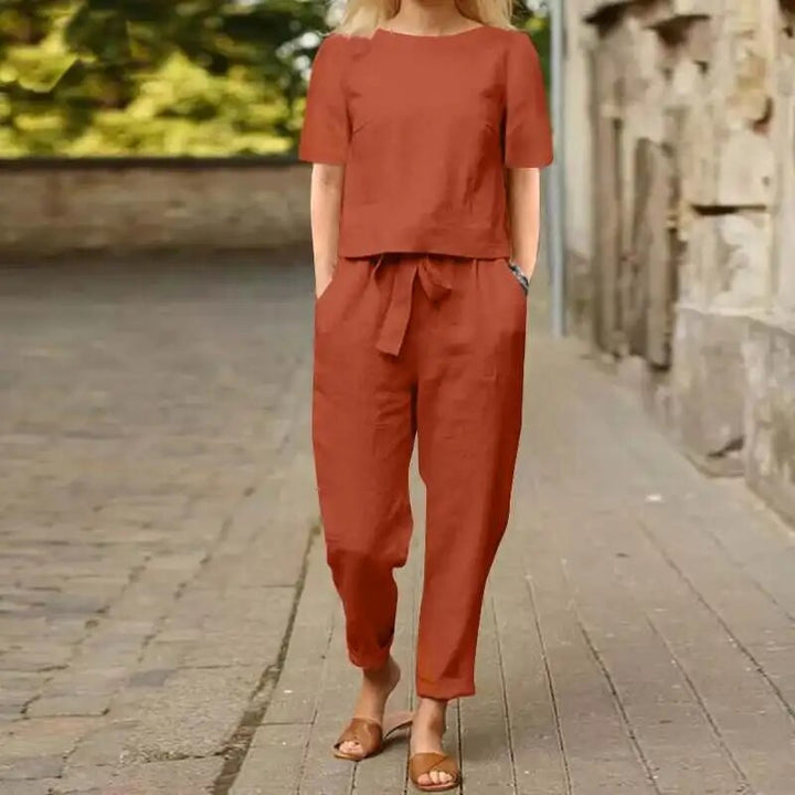 Abbigliamento donna set due pezzi leggero e fresco, perfetto per l'estate. Completo casual con vestibilità ampia e comoda.