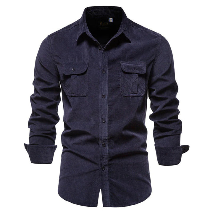 Camicia estiva da uomo traspirante con texture unica, perfetta per un look casual chic maschile.