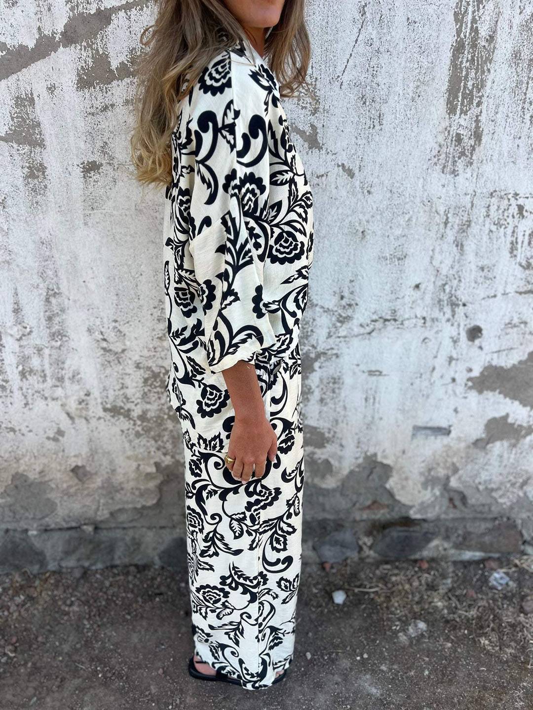 Set estivo donna leggero, top e pantaloni larghi neri/verdi con vivace stampa a foglie, ideale per il relax.