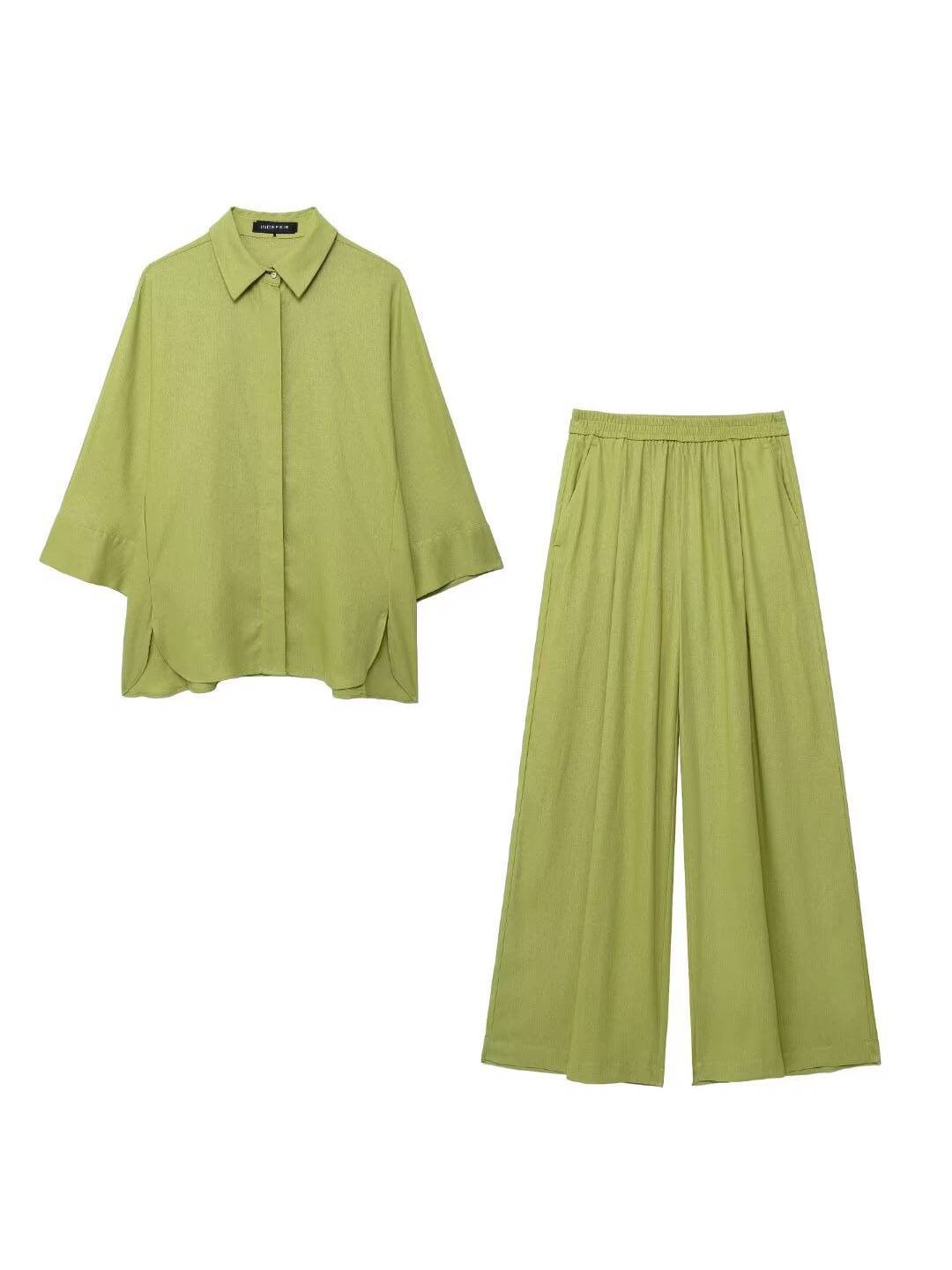 Completo donna elegante due pezzi con camicia ampia e pantaloni larghi. La scelta ideale per l'outfit estivo.