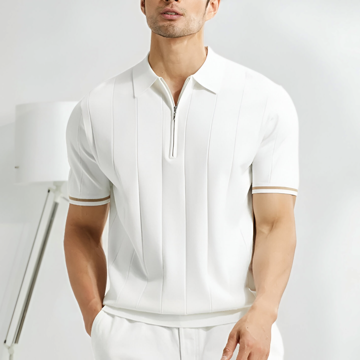 Polo uomo elegante a manica corta con mezza zip, vestibilità regolare. Perfetta per stile casual chic.