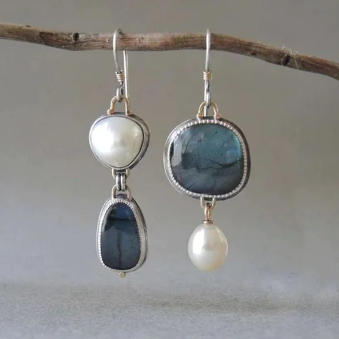 Orecchini donna vintage con perla bianca e pietra blu zaffiro, gioielli eleganti, perfetti come idea regalo.