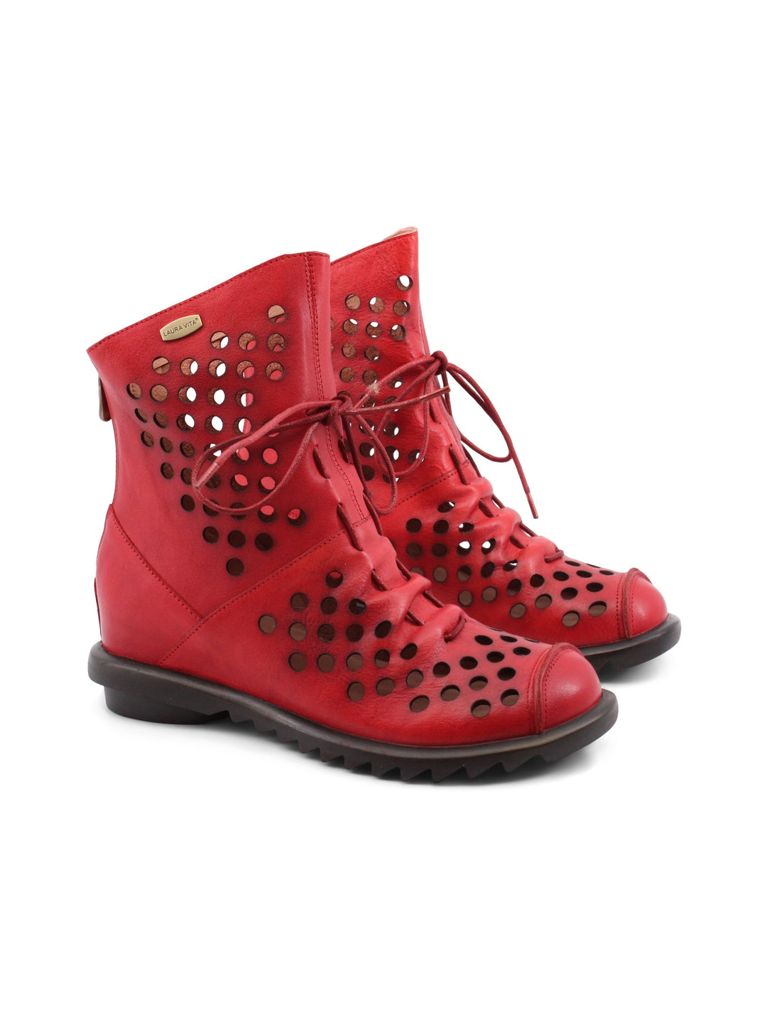 Stivaletti rossi donna in pelle traforata con tacco medio e lacci, ideali per autunno/inverno, eleganti e comodi.