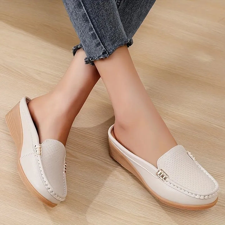 Scarpe estive donna: mocassini mule con plantare ammortizzato, perfette per lunghe passeggiate con stile.