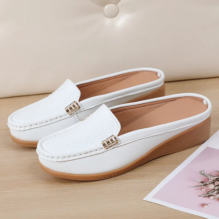 Scarpe estive versatili: mule donna con design a mocassino, plantare anatomico e comfort elevato.