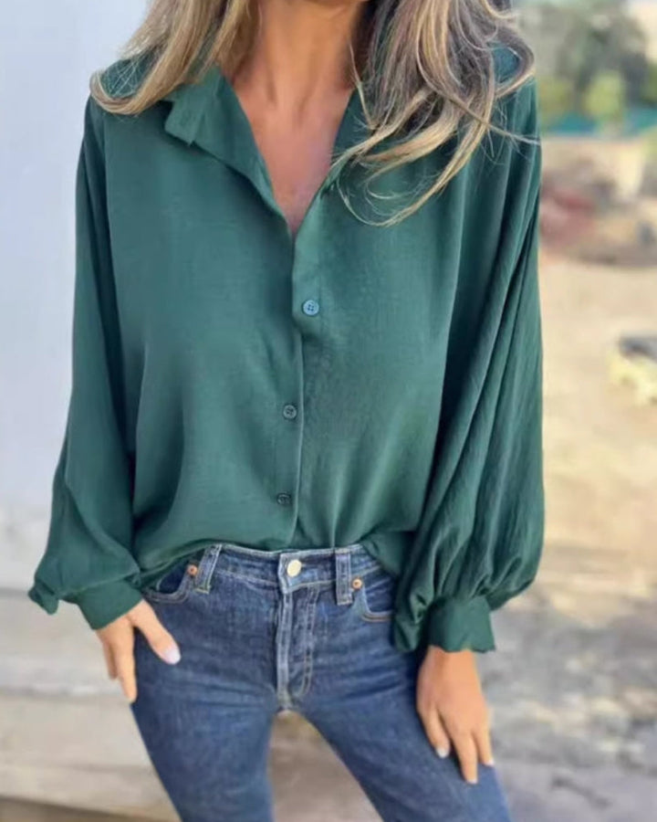 Blusa donna verde, vestibilità rilassata, ideale per un look casual chic. Confortevole e di tendenza.