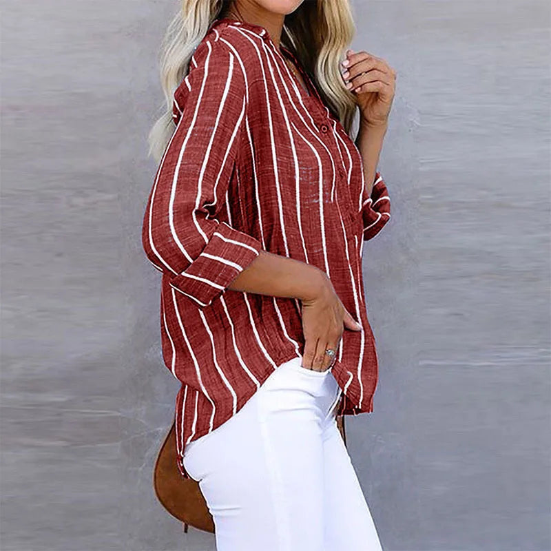Blusa donna a righe verticali per outfit smart casual, con elegante scollo a V. Abbigliamento comodo.