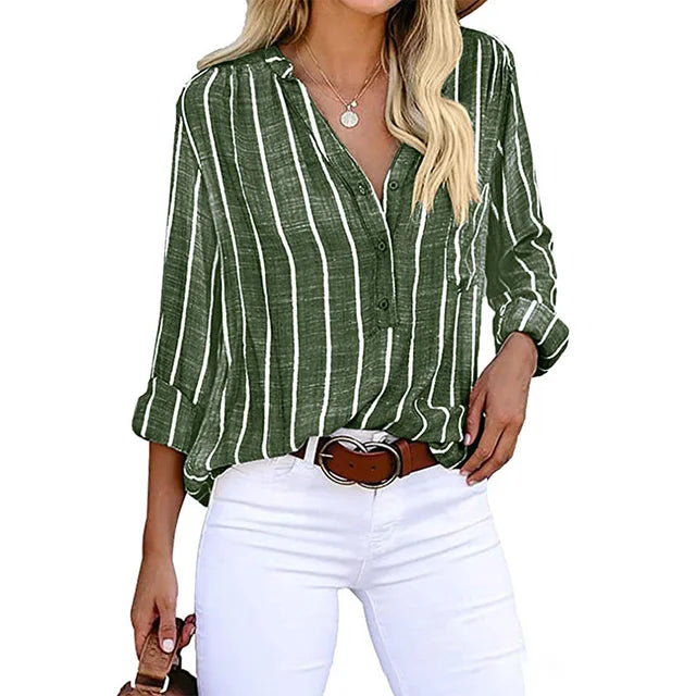 Morbida camicetta donna a righe verticali. Design moderno con scollo a V, perfetta per la moda femminile.