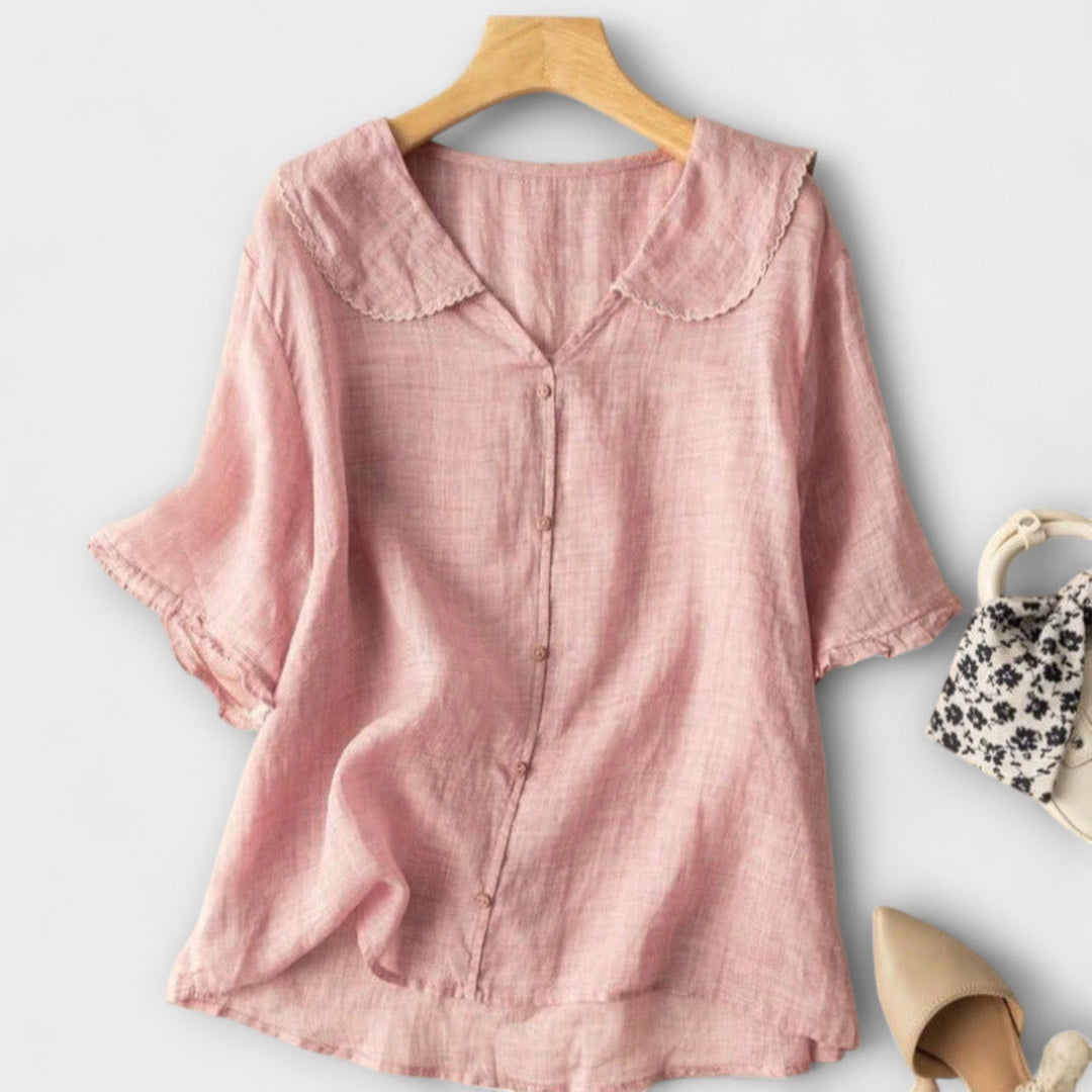 Camicia donna albicocca, dettagli colletto Peter Pan e maniche a volant, abbigliamento primavera.