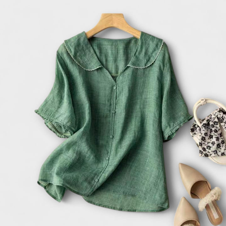 Camicia donna verde con colletto Peter Pan e maniche a volant, stile romantico per primavera estate.