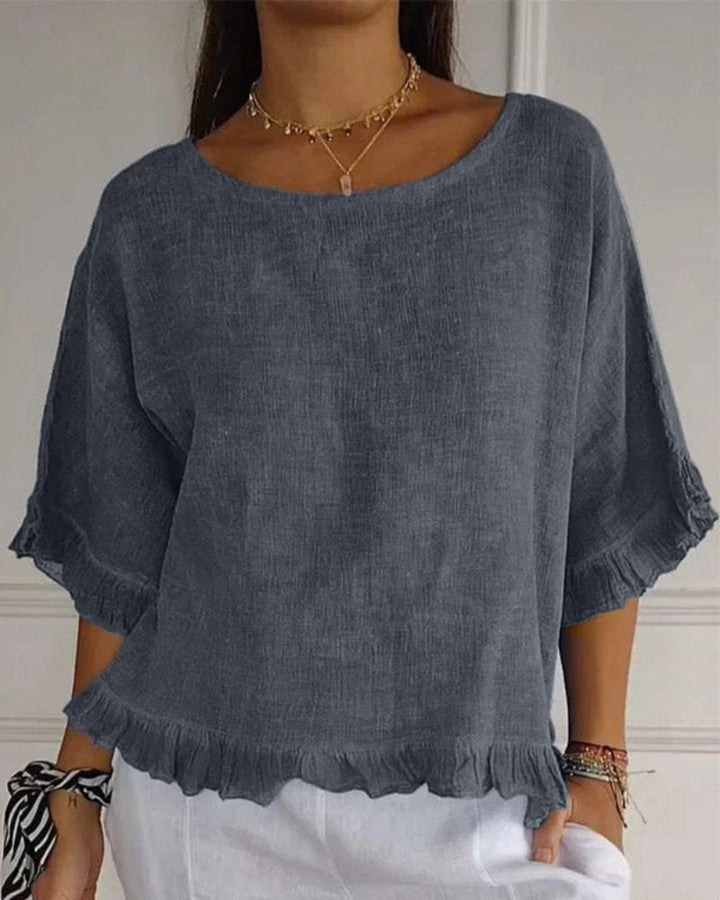 Blusa donna primavera estate con volant sulle spalle, scollo tondo, vestibilità ampia e confortevole.