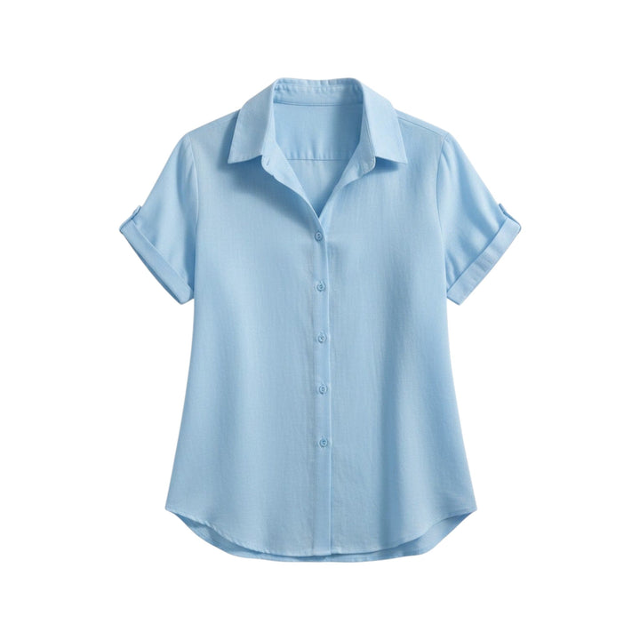 Dettaglio camicia donna a maniche corte, abbottonata, perfetta per un look estivo curato e femminile.