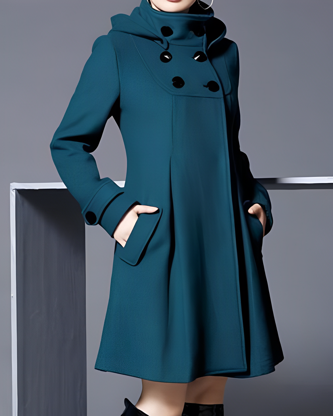 Cappotto donna invernale elegante doppiopetto con cappuccio, ideale per moda autunno inverno e stile femminile.