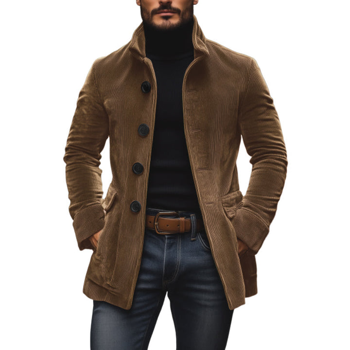 Outerwear uomo invernale-autunnale, cappotto con design elegante, collo alto e chiusura a bottoni frontale.