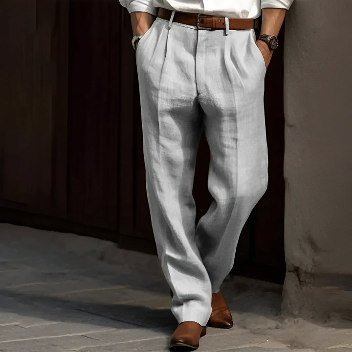 Pantalone uomo elegante stile retrò, perfetto per comfort fresco e versatilità. Moda maschile quotidiana.