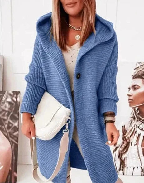 Cardigan donna lungo versatile con cappuccio e bottoni, ideale per abbigliamento casual e stile quotidiano.